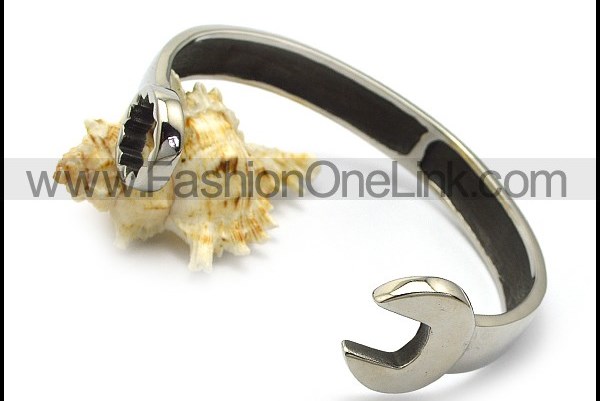 http://www.fashiononelink.com/Biker-Jewelry/